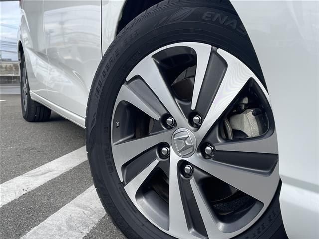 フリードハイブリッド ハイブリッド・Ｇホンダセンシング　純正７型ＳＤナビ（フルセグＴＶ／ＣＤ／ＤＶＤ／ＢＴ）バックカメラ　ホンダセンシング　コーナーセンサー（後方）　両側パワスラ　レーダークルコン　前後ドラレコ　ＥＴＣ　シートヒーター純正ＬＥＤヘッドライト（17枚目）