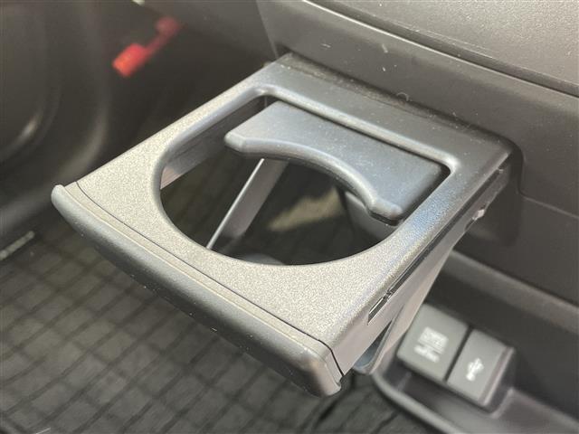 フリードハイブリッド ハイブリッド・Ｇホンダセンシング　純正７型ＳＤナビ（フルセグＴＶ／ＣＤ／ＤＶＤ／ＢＴ）バックカメラ　ホンダセンシング　コーナーセンサー（後方）　両側パワスラ　レーダークルコン　前後ドラレコ　ＥＴＣ　シートヒーター純正ＬＥＤヘッドライト（30枚目）