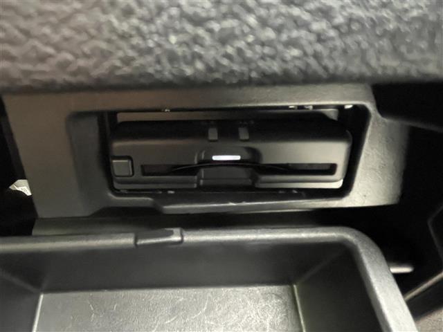 セレナ ハイウェイスター V 純正10型SDナビ(フルセグTV/CD/DVD/BT) 全方位 コーナーセンサー ブラインドスポット フリップダウンモニター ドラレコ プロパイロット 両側電動 ETC 純正フロアマット 純正LED(8枚目)