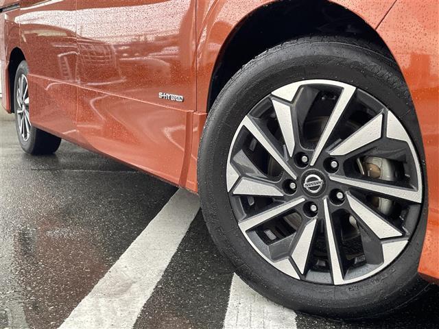 セレナ ハイウェイスター V 純正10型SDナビ(フルセグTV/CD/DVD/BT) 全方位 コーナーセンサー ブラインドスポット フリップダウンモニター ドラレコ プロパイロット 両側電動 ETC 純正フロアマット 純正LED(17枚目)