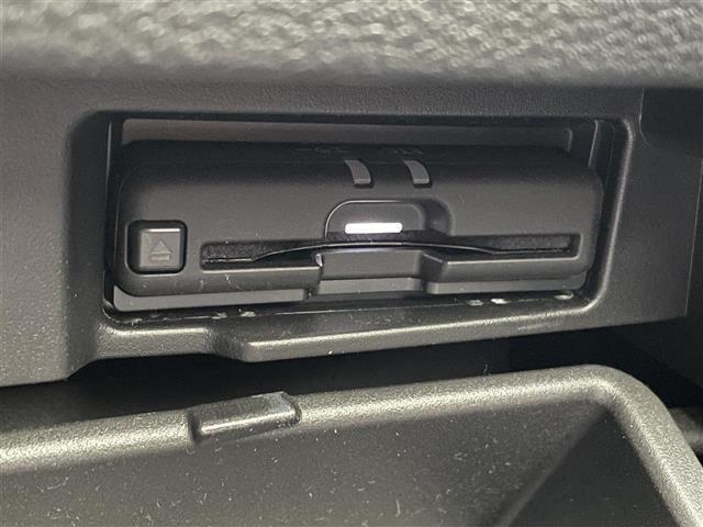 セレナ ハイウェイスターV 純正9インチメモリーナビ(フルセグTV・CD・DVD・BT) アラウンドビューモニター プロパイロット エマージェンシーブレーキ 前後コーナーセンサー BSM 両側パワスラ 純正前後ドラレコ ETC(9枚目)