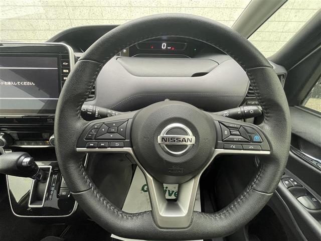 セレナ ハイウェイスターV 純正9インチメモリーナビ(フルセグTV・CD・DVD・BT) アラウンドビューモニター プロパイロット エマージェンシーブレーキ 前後コーナーセンサー BSM 両側パワスラ 純正前後ドラレコ ETC(10枚目)