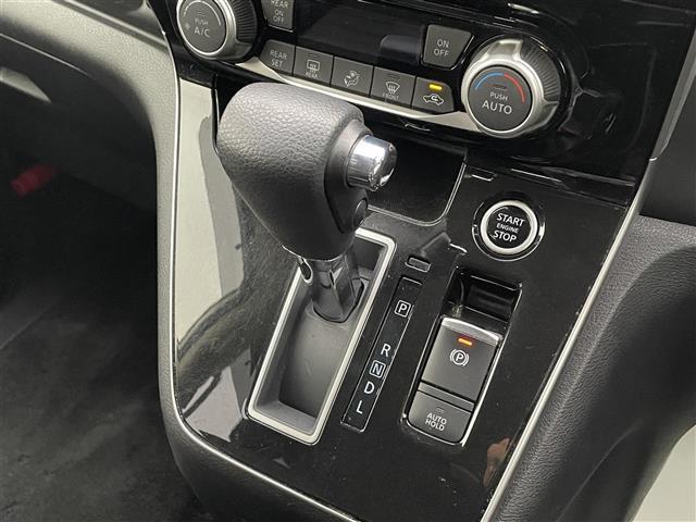 セレナ ハイウェイスターV 純正9インチメモリーナビ(フルセグTV・CD・DVD・BT) アラウンドビューモニター プロパイロット エマージェンシーブレーキ 前後コーナーセンサー BSM 両側パワスラ 純正前後ドラレコ ETC(11枚目)