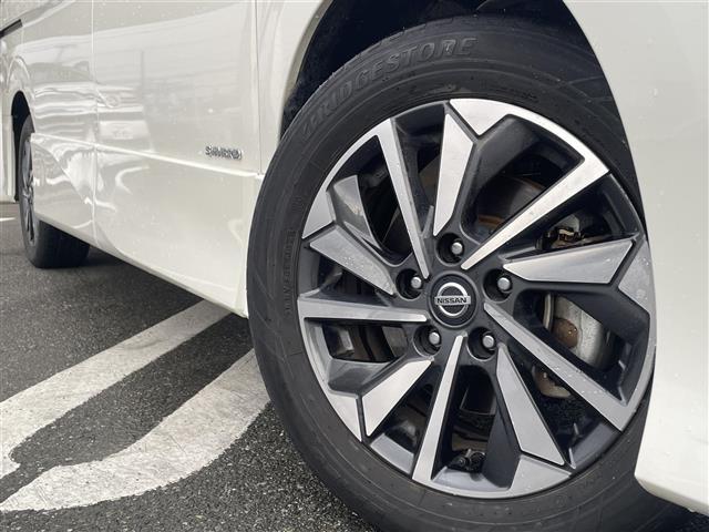 セレナ ハイウェイスターV 純正9インチメモリーナビ(フルセグTV・CD・DVD・BT) アラウンドビューモニター プロパイロット エマージェンシーブレーキ 前後コーナーセンサー BSM 両側パワスラ 純正前後ドラレコ ETC(17枚目)