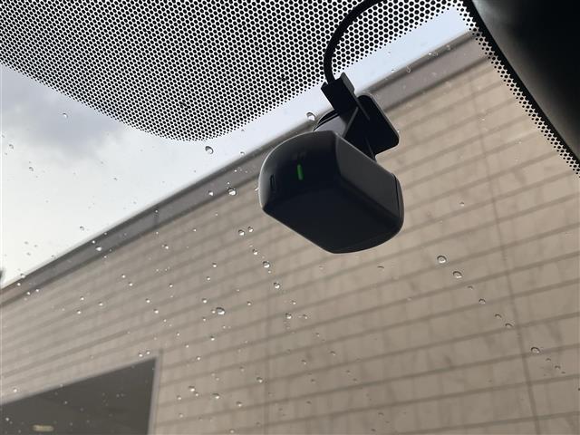 セレナ ｅ－パワー　ハイウェイスターＶ　純正７型ＳＤナビ（フルセグＴＶ／ＣＤ／ＤＶＤ／ＢＴ）　アラウンドビューモニター　プロパイロット　エマージェンシーブレーキ　コーナーセンサー　ブラインドスポットモニター　両側電動パワースライドドア（9枚目）