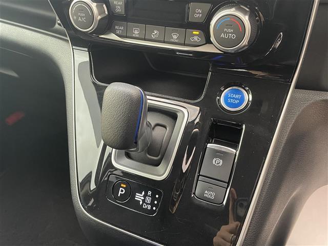 セレナ ｅ－パワー　ハイウェイスターＶ　純正７型ＳＤナビ（フルセグＴＶ／ＣＤ／ＤＶＤ／ＢＴ）　アラウンドビューモニター　プロパイロット　エマージェンシーブレーキ　コーナーセンサー　ブラインドスポットモニター　両側電動パワースライドドア（11枚目）