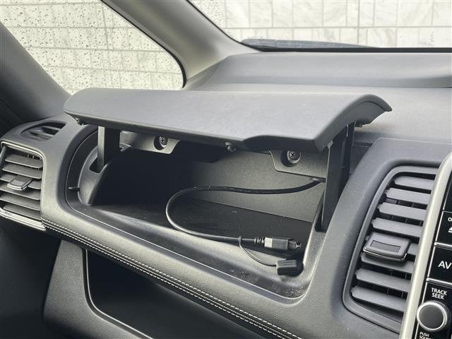 セレナ ハイウェイスター Vセレクション 純正9型SDナビ(フルセグTV/CD/DVD/BT) エマージェンシーブレーキ 後席フリップダウンモニター 両側電動 クルコン ドラレコ ETC 純正LED 純正アルミホイール プッシュスタート(30枚目)