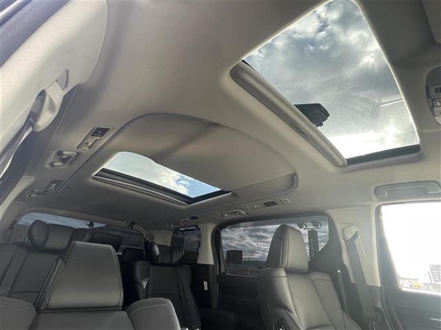 アルファード ２．５Ｓ　Ｃパッケージ　純正１０型ナビ（フルセグＴＶ／ＣＤ／ＤＶＤ／ＢＴ）　トヨタセーフ　バックカメラ　ブラインドスポット　コーナーセンサー　オートホールド　Ｗサンルーフ　両側電動　クルコン　ドラレコ　デジタルインナーミラー（4枚目）