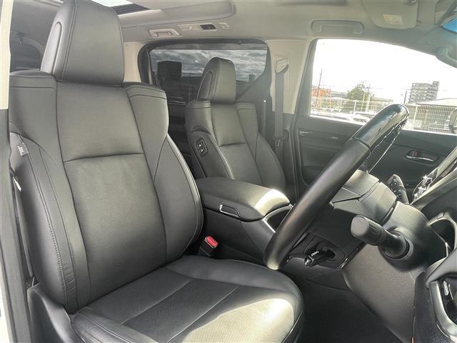 アルファード ２．５Ｓ　Ｃパッケージ　純正１０型ナビ（フルセグＴＶ／ＣＤ／ＤＶＤ／ＢＴ）　トヨタセーフ　バックカメラ　ブラインドスポット　コーナーセンサー　オートホールド　Ｗサンルーフ　両側電動　クルコン　ドラレコ　デジタルインナーミラー（13枚目）