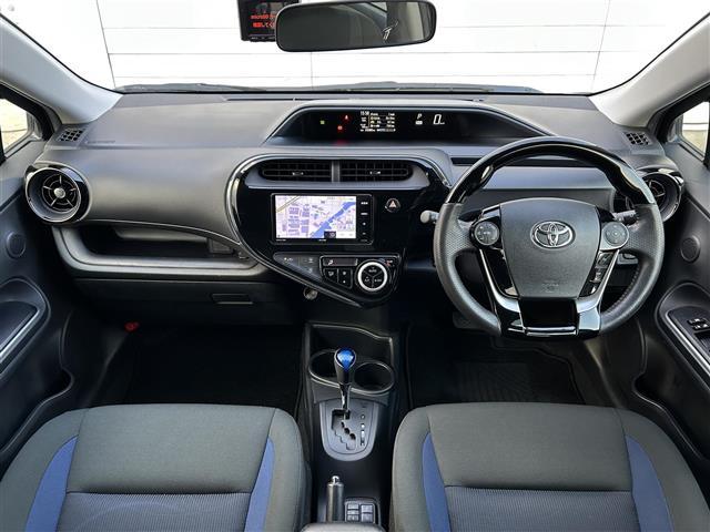 アクア S 社外7型ナビ(フルセグTV/CD/DVD/BT) バックカメラ ETC 前後ドラレコ シートヒーター 純正フロアマット モデリスタ15インチアルミホイール キセノンヘッドライト 横滑り防止装置(2枚目)