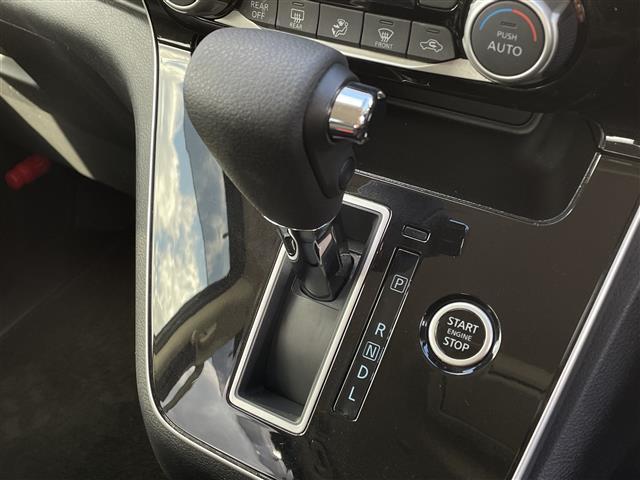 セレナ ハイウェイスターV 純正7型SDナビ(フルセグTV/CD/DVD/BT) アラウンドビューモニター フリップダウンモニター クルーズコントロール エマージェンシーブレーキ コーナーセンサー BSM 両側パワスラ(11枚目)