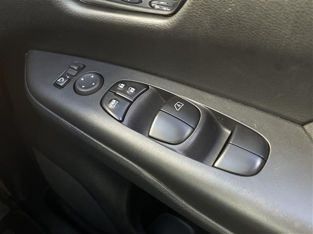 セレナ ハイウェイスターV 純正7型SDナビ(フルセグTV/CD/DVD/BT) アラウンドビューモニター フリップダウンモニター クルーズコントロール エマージェンシーブレーキ コーナーセンサー BSM 両側パワスラ(28枚目)