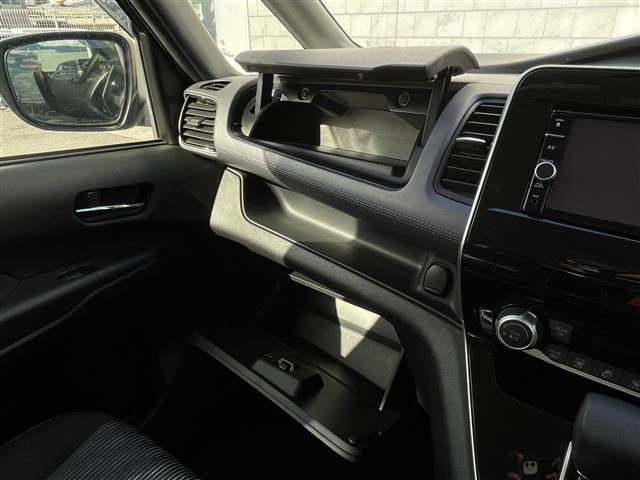 セレナ ハイウェイスターV 純正7型SDナビ(フルセグTV/CD/DVD/BT) アラウンドビューモニター フリップダウンモニター クルーズコントロール エマージェンシーブレーキ コーナーセンサー BSM 両側パワスラ(29枚目)