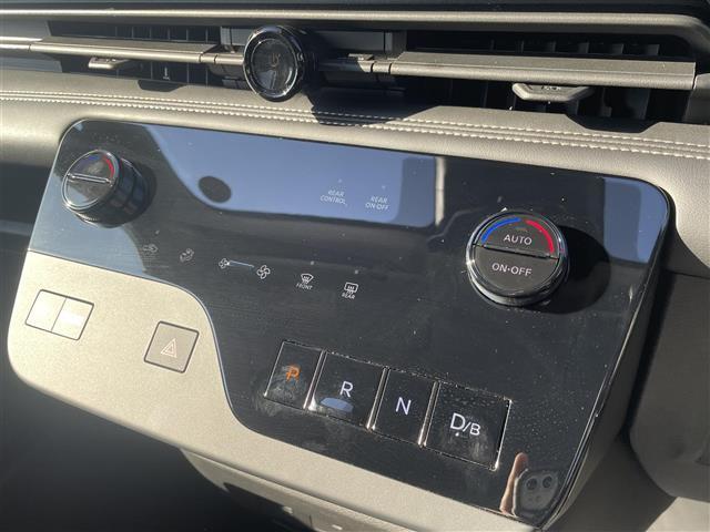 セレナ e-パワー ハイウェイスターV 純正12.3型ディスプレイナビ(フルセグTV/BT) アラウンドビューモニター フリップダウン後席モニター プロパイロット エマージェンシーブレーキ コーナーセンサー BSM 両側パワスラ ETC(11枚目)