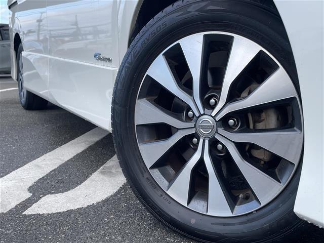 セレナ ハイウェイスター Vセレクション 純正7型SDナビ(フルセグTV/CD/BT) 全方位 オートホールド コーナーセンサー パーキングアシスト プロパイロット 両側電動 ドラレコ デジタルインナーミラー ETC USB スペアキー(17枚目)