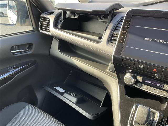 セレナ ｅ－パワー　ハイウェイスターＶ　純正１０型ＳＤナビ　アラウンドビューモニター　プロパイロット　エマージェンシーブレーキ　コーナーセンサー　ＢＳＭ　両側パワスラ　ドラレコ　ＥＴＣ　インテリジェントルームミラー　ＵＳＢポート（30枚目）