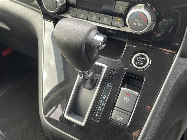 セレナ ハイウェイスターＶ　社外７型ＳＤナビ（ワンセグＴＶ／ＣＤ／ＤＶＤ／ＢＴ）アラウンドビューモニター　プロパイロット　エマージェンシーブレーキ　コーナーセンサー　ＢＳＭ　両側電動　ＥＴＣ　デジタルインナーミラー　ＵＳＢ（11枚目）