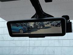 【デジタルインナーミラー／インテリジェントルームミラー】車両後方カメラの映像をインナーミラー内のディスプレイに表示します。 5