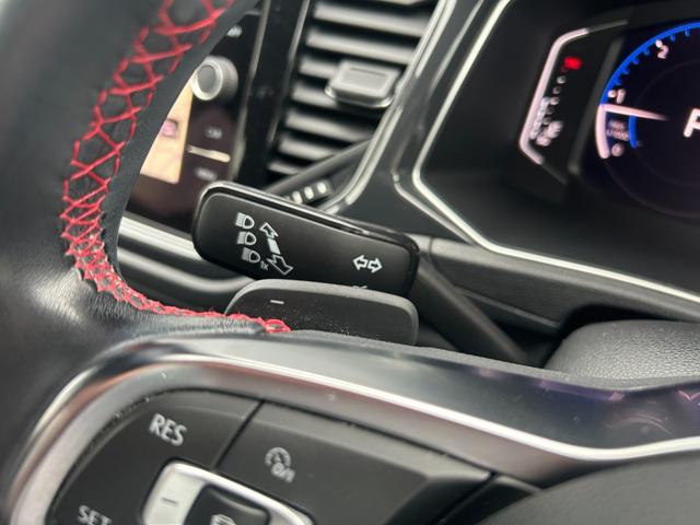 Ｔ－ロック ＴＤＩ　スポーツ　ワンオーナークルーズコントロール　純正ナビ　Ａｐｐｌｅｃａｒｐｌａｙ　フルセグＴＶ　バックカメラ　ＥＴＣ　２．０　前後ドラレコ　純正１８インチＡＷ　パドルシフト　純正フロアマット　スマートキー（12枚目）