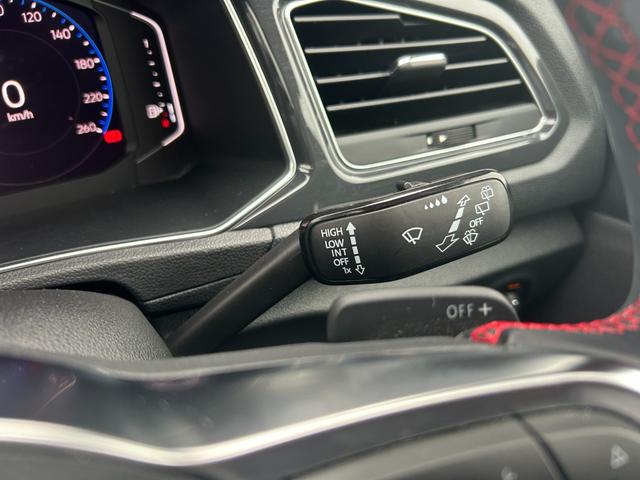 Ｔ－ロック ＴＤＩ　スポーツ　ワンオーナークルーズコントロール　純正ナビ　Ａｐｐｌｅｃａｒｐｌａｙ　フルセグＴＶ　バックカメラ　ＥＴＣ　２．０　前後ドラレコ　純正１８インチＡＷ　パドルシフト　純正フロアマット　スマートキー（13枚目）