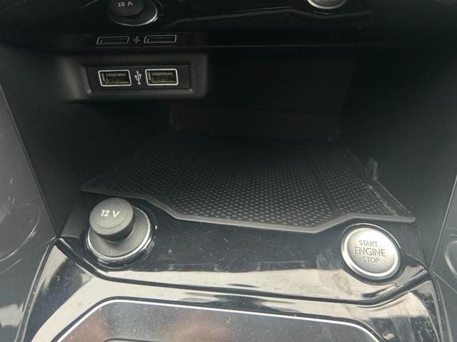 Ｔ－ロック ＴＤＩ　スポーツ　ワンオーナークルーズコントロール　純正ナビ　Ａｐｐｌｅｃａｒｐｌａｙ　フルセグＴＶ　バックカメラ　ＥＴＣ　２．０　前後ドラレコ　純正１８インチＡＷ　パドルシフト　純正フロアマット　スマートキー（22枚目）