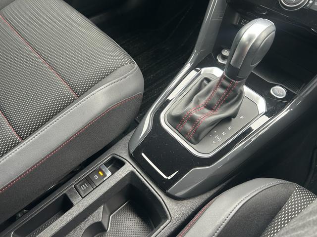 Ｔ－ロック ＴＤＩ　スポーツ　ワンオーナークルーズコントロール　純正ナビ　Ａｐｐｌｅｃａｒｐｌａｙ　フルセグＴＶ　バックカメラ　ＥＴＣ　２．０　前後ドラレコ　純正１８インチＡＷ　パドルシフト　純正フロアマット　スマートキー（23枚目）