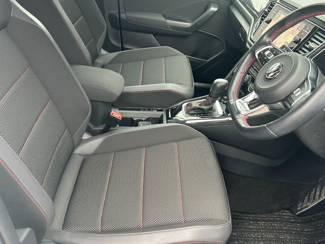 Ｔ－ロック ＴＤＩ　スポーツ　ワンオーナークルーズコントロール　純正ナビ　Ａｐｐｌｅｃａｒｐｌａｙ　フルセグＴＶ　バックカメラ　ＥＴＣ　２．０　前後ドラレコ　純正１８インチＡＷ　パドルシフト　純正フロアマット　スマートキー（30枚目）