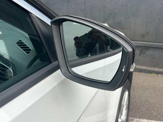 Ｔ－ロック ＴＤＩ　スポーツ　ワンオーナークルーズコントロール　純正ナビ　Ａｐｐｌｅｃａｒｐｌａｙ　フルセグＴＶ　バックカメラ　ＥＴＣ　２．０　前後ドラレコ　純正１８インチＡＷ　パドルシフト　純正フロアマット　スマートキー（53枚目）