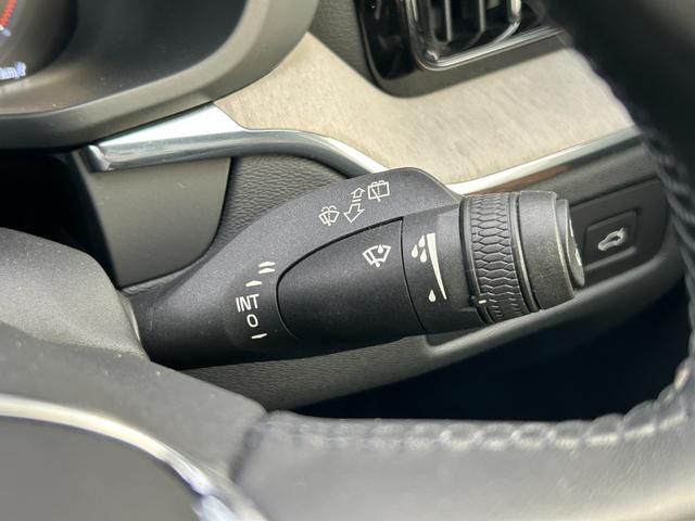 安心してカーライフを始めていただく事ができるよう、納車前にディーラー整備工場もしくは熟練メカニックが在籍する整備工場にて点検を行ない、必要な整備を実施致します。