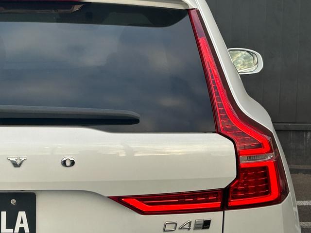 特別なクルマを選ぶための贅沢な空間をご用意。ゆったりと落ち着いた空間でコーヒーを飲みながら車選びをお楽しみください。