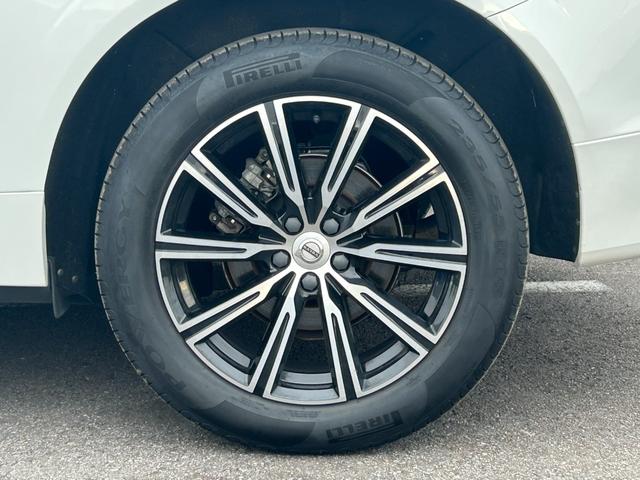 ご遠方の場合でも、車両の金額を概算でお出しすることは可能でございます。車検証をお手元に、走行距離をご確認の上お問い合わせくださいませ。