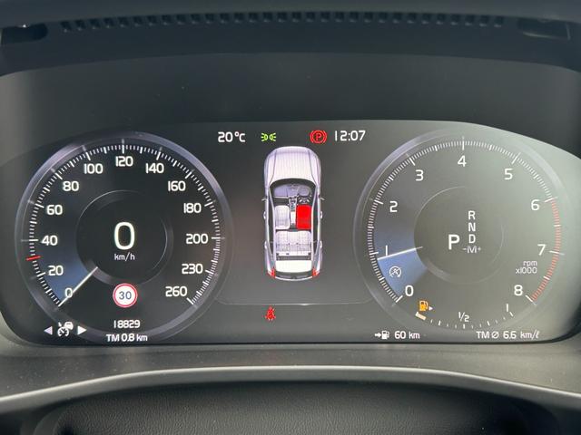 ＸＣ４０ Ｔ４　ＡＷＤ　Ｒデザイン　純正ナビ　地デジ　ＣＤ　ＤＶＤ　ＢＴ　Ａｐｐｌｅｃａｒｐｌａｙ　３６０°カメラ　ＥＴＣ　ＡＣＣ　ＬＫＡ　ＢＳＭ　パワーシート　シートヒーター　ステアリングヒーター　パワーバックドア　ＬＥＤヘッドライト（8枚目）