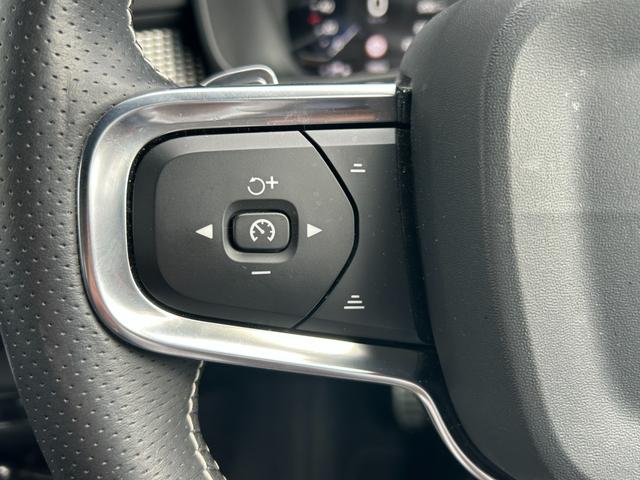 ＸＣ４０ Ｔ４　ＡＷＤ　Ｒデザイン　純正ナビ　地デジ　ＣＤ　ＤＶＤ　ＢＴ　Ａｐｐｌｅｃａｒｐｌａｙ　３６０°カメラ　ＥＴＣ　ＡＣＣ　ＬＫＡ　ＢＳＭ　パワーシート　シートヒーター　ステアリングヒーター　パワーバックドア　ＬＥＤヘッドライト（9枚目）