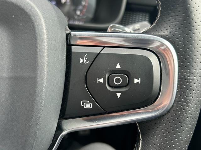 ＸＣ４０ Ｔ４　ＡＷＤ　Ｒデザイン　純正ナビ　地デジ　ＣＤ　ＤＶＤ　ＢＴ　Ａｐｐｌｅｃａｒｐｌａｙ　３６０°カメラ　ＥＴＣ　ＡＣＣ　ＬＫＡ　ＢＳＭ　パワーシート　シートヒーター　ステアリングヒーター　パワーバックドア　ＬＥＤヘッドライト（10枚目）