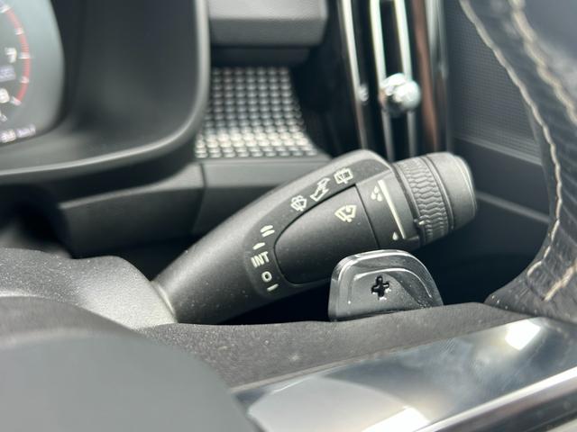 ＸＣ４０ Ｔ４　ＡＷＤ　Ｒデザイン　純正ナビ　地デジ　ＣＤ　ＤＶＤ　ＢＴ　Ａｐｐｌｅｃａｒｐｌａｙ　３６０°カメラ　ＥＴＣ　ＡＣＣ　ＬＫＡ　ＢＳＭ　パワーシート　シートヒーター　ステアリングヒーター　パワーバックドア　ＬＥＤヘッドライト（12枚目）