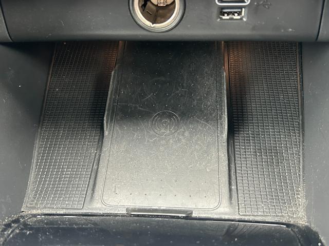 ＸＣ４０ Ｔ４　ＡＷＤ　Ｒデザイン　純正ナビ　地デジ　ＣＤ　ＤＶＤ　ＢＴ　Ａｐｐｌｅｃａｒｐｌａｙ　３６０°カメラ　ＥＴＣ　ＡＣＣ　ＬＫＡ　ＢＳＭ　パワーシート　シートヒーター　ステアリングヒーター　パワーバックドア　ＬＥＤヘッドライト（22枚目）