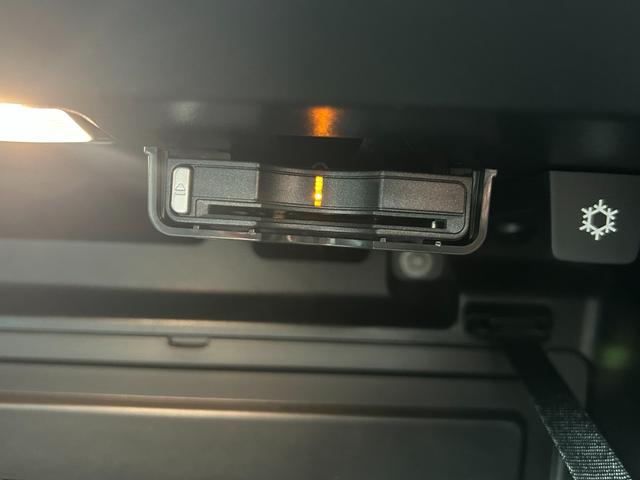 ＸＣ４０ Ｔ４　ＡＷＤ　Ｒデザイン　純正ナビ　地デジ　ＣＤ　ＤＶＤ　ＢＴ　Ａｐｐｌｅｃａｒｐｌａｙ　３６０°カメラ　ＥＴＣ　ＡＣＣ　ＬＫＡ　ＢＳＭ　パワーシート　シートヒーター　ステアリングヒーター　パワーバックドア　ＬＥＤヘッドライト（25枚目）