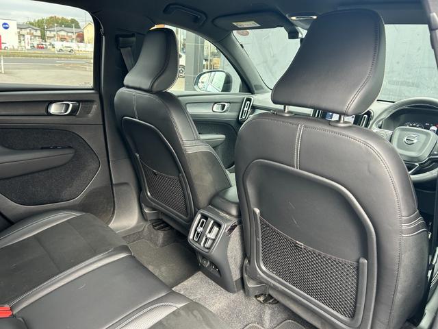 ＸＣ４０ Ｔ４　ＡＷＤ　Ｒデザイン　純正ナビ　地デジ　ＣＤ　ＤＶＤ　ＢＴ　Ａｐｐｌｅｃａｒｐｌａｙ　３６０°カメラ　ＥＴＣ　ＡＣＣ　ＬＫＡ　ＢＳＭ　パワーシート　シートヒーター　ステアリングヒーター　パワーバックドア　ＬＥＤヘッドライト（38枚目）