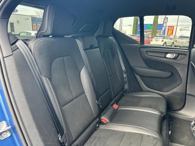 ＸＣ４０ Ｔ４　ＡＷＤ　Ｒデザイン　純正ナビ　地デジ　ＣＤ　ＤＶＤ　ＢＴ　Ａｐｐｌｅｃａｒｐｌａｙ　３６０°カメラ　ＥＴＣ　ＡＣＣ　ＬＫＡ　ＢＳＭ　パワーシート　シートヒーター　ステアリングヒーター　パワーバックドア　ＬＥＤヘッドライト（40枚目）