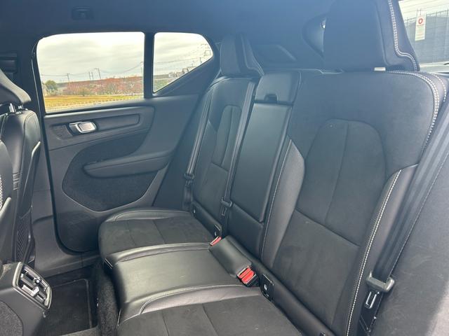ＸＣ４０ Ｔ４　ＡＷＤ　Ｒデザイン　純正ナビ　地デジ　ＣＤ　ＤＶＤ　ＢＴ　Ａｐｐｌｅｃａｒｐｌａｙ　３６０°カメラ　ＥＴＣ　ＡＣＣ　ＬＫＡ　ＢＳＭ　パワーシート　シートヒーター　ステアリングヒーター　パワーバックドア　ＬＥＤヘッドライト（43枚目）