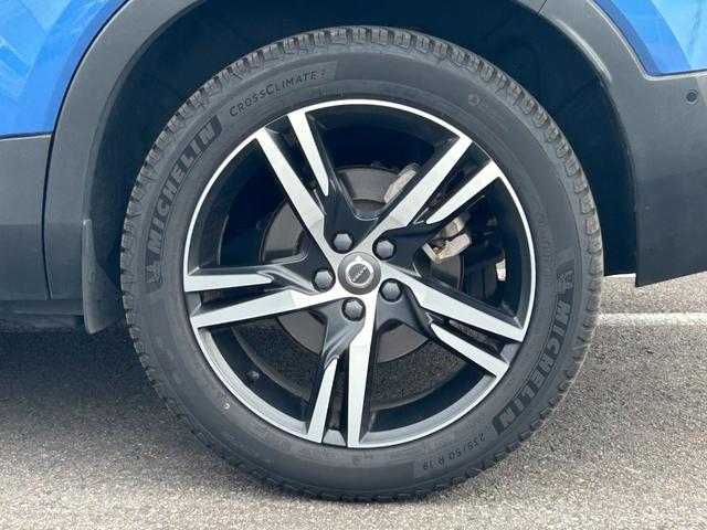 ＸＣ４０ Ｔ４　ＡＷＤ　Ｒデザイン　純正ナビ　地デジ　ＣＤ　ＤＶＤ　ＢＴ　Ａｐｐｌｅｃａｒｐｌａｙ　３６０°カメラ　ＥＴＣ　ＡＣＣ　ＬＫＡ　ＢＳＭ　パワーシート　シートヒーター　ステアリングヒーター　パワーバックドア　ＬＥＤヘッドライト（60枚目）