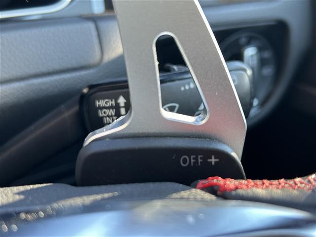 ゴルフＧＴＩ パフォーマンス　純正ナビ　アップルカープレイ　アンドロイドオート　ブルートゥース　フルセグＴＶ　Ｂカメラ　衝突軽減　レーンキープ　クルコン　ＢＳＭ　ドラレコ　ビルトインＥＴＣ　パドルシフト　純正１９インチＡＷ　禁煙車（6枚目）