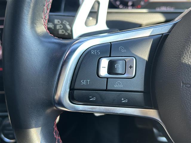 ゴルフＧＴＩ パフォーマンス　純正ナビ　アップルカープレイ　アンドロイドオート　ブルートゥース　フルセグＴＶ　Ｂカメラ　衝突軽減　レーンキープ　クルコン　ＢＳＭ　ドラレコ　ビルトインＥＴＣ　パドルシフト　純正１９インチＡＷ　禁煙車（7枚目）
