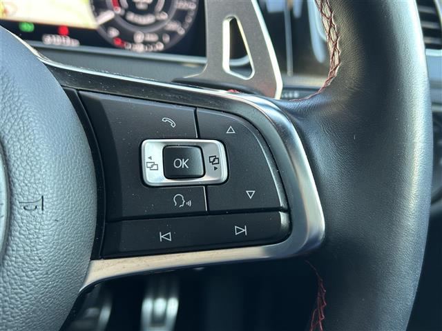 ゴルフＧＴＩ パフォーマンス　純正ナビ　アップルカープレイ　アンドロイドオート　ブルートゥース　フルセグＴＶ　Ｂカメラ　衝突軽減　レーンキープ　クルコン　ＢＳＭ　ドラレコ　ビルトインＥＴＣ　パドルシフト　純正１９インチＡＷ　禁煙車（8枚目）
