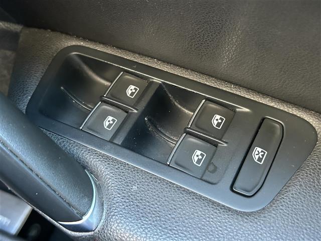 ゴルフＧＴＩ パフォーマンス　純正ナビ　アップルカープレイ　アンドロイドオート　ブルートゥース　フルセグＴＶ　Ｂカメラ　衝突軽減　レーンキープ　クルコン　ＢＳＭ　ドラレコ　ビルトインＥＴＣ　パドルシフト　純正１９インチＡＷ　禁煙車（9枚目）