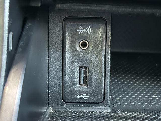 ゴルフＧＴＩ パフォーマンス　純正ナビ　アップルカープレイ　アンドロイドオート　ブルートゥース　フルセグＴＶ　Ｂカメラ　衝突軽減　レーンキープ　クルコン　ＢＳＭ　ドラレコ　ビルトインＥＴＣ　パドルシフト　純正１９インチＡＷ　禁煙車（16枚目）