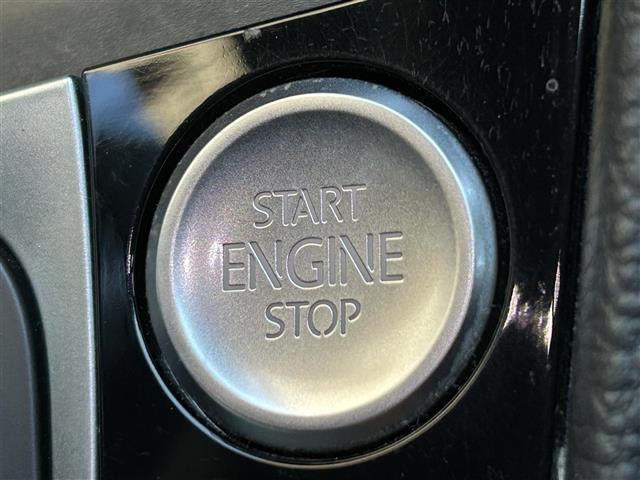 ゴルフＧＴＩ パフォーマンス　純正ナビ　アップルカープレイ　アンドロイドオート　ブルートゥース　フルセグＴＶ　Ｂカメラ　衝突軽減　レーンキープ　クルコン　ＢＳＭ　ドラレコ　ビルトインＥＴＣ　パドルシフト　純正１９インチＡＷ　禁煙車（18枚目）