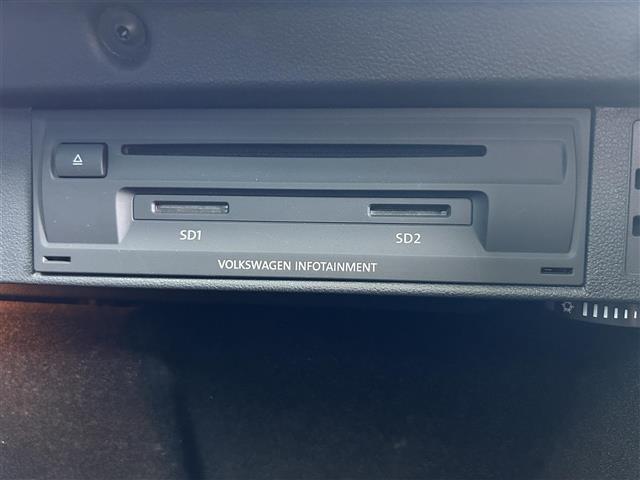 ゴルフＧＴＩ パフォーマンス　純正ナビ　アップルカープレイ　アンドロイドオート　ブルートゥース　フルセグＴＶ　Ｂカメラ　衝突軽減　レーンキープ　クルコン　ＢＳＭ　ドラレコ　ビルトインＥＴＣ　パドルシフト　純正１９インチＡＷ　禁煙車（24枚目）