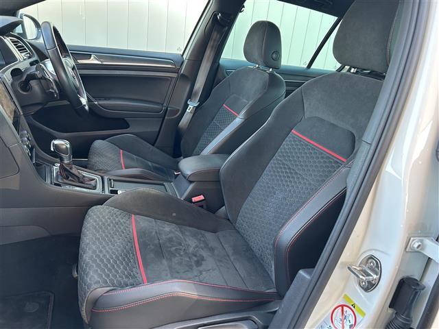 ゴルフＧＴＩ パフォーマンス　純正ナビ　アップルカープレイ　アンドロイドオート　ブルートゥース　フルセグＴＶ　Ｂカメラ　衝突軽減　レーンキープ　クルコン　ＢＳＭ　ドラレコ　ビルトインＥＴＣ　パドルシフト　純正１９インチＡＷ　禁煙車（28枚目）