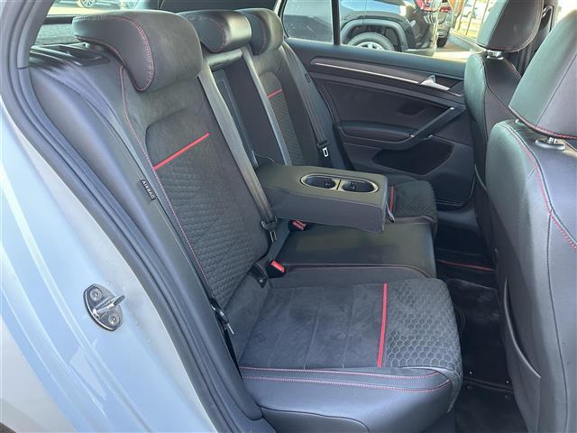 ゴルフＧＴＩ パフォーマンス　純正ナビ　アップルカープレイ　アンドロイドオート　ブルートゥース　フルセグＴＶ　Ｂカメラ　衝突軽減　レーンキープ　クルコン　ＢＳＭ　ドラレコ　ビルトインＥＴＣ　パドルシフト　純正１９インチＡＷ　禁煙車（29枚目）